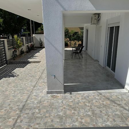 Adoniss Apartmentss Paralia Dionysiou Exterior photo