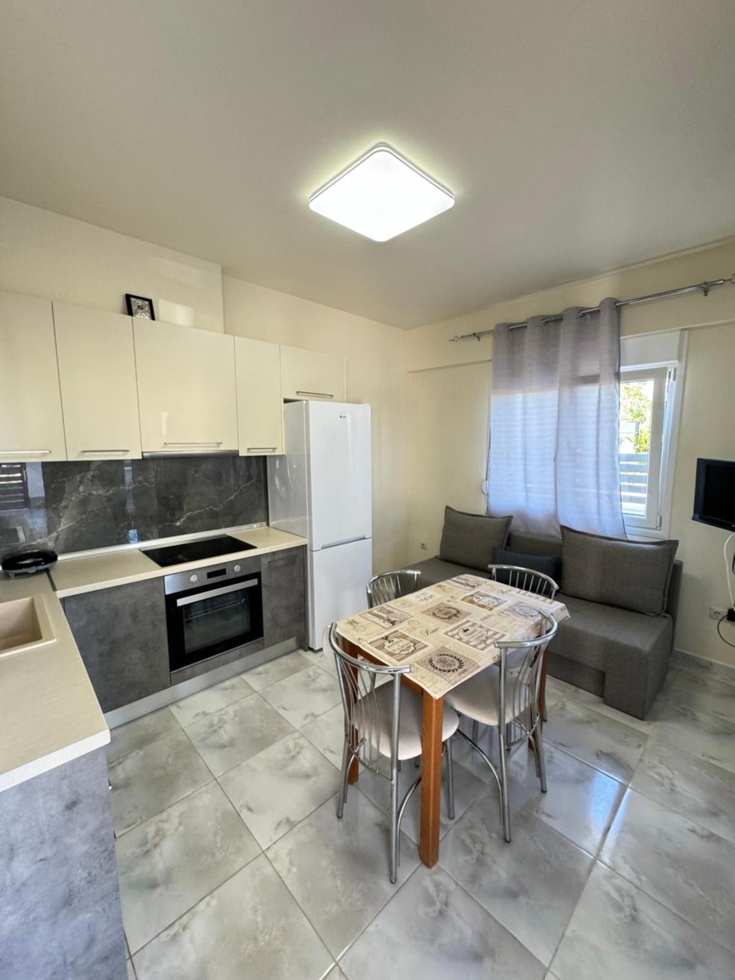 Adoniss Apartmentss Paralia Dionysiou Exterior photo