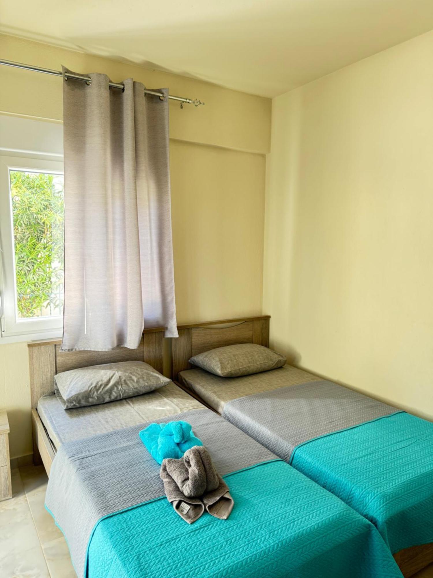 Adoniss Apartmentss Paralia Dionysiou Exterior photo
